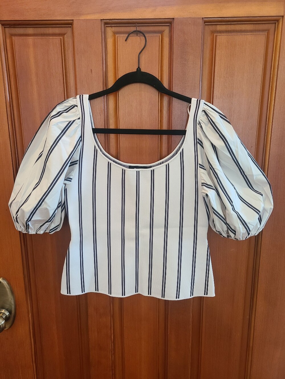 Theory White Top with Navy Stripes and Puff Sleeves Scoop Top Glossed
